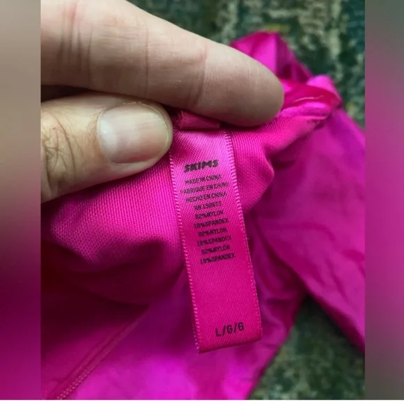 SKIMS Disco long sleeve front zip contour thong bodysuit, size large - Picture 6 of 16